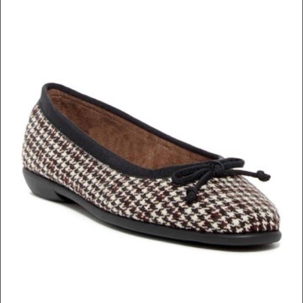 NIB NWT Black Houndstooth Flats